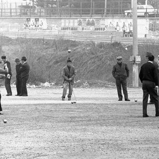 I bombardamenti della Seconda Guerra non fermarono gli appassionati nel bocciodromo di corso Coppino