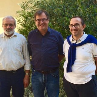 Da sinistra: Alberto Perassi, ex dirigente, Marco Gallo, sindaco, e Davide Antonio Martini, nuovo dirigente