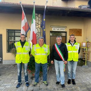 Il sindaco con tre dei quattro ispettori ambientali