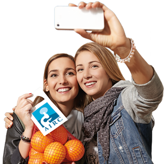 Davanti alle scuole di Paesana, venerdì tornano le “Arance della salute” per aiutare a battere il Cancro