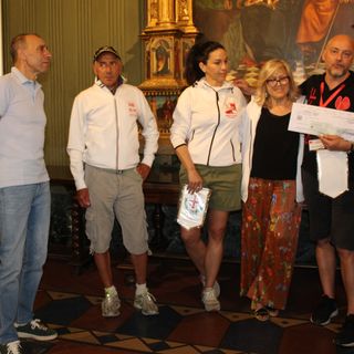 Alba: una donazione a “La Collina degli Elfi” dai maratoneti albesi del Club 42,195