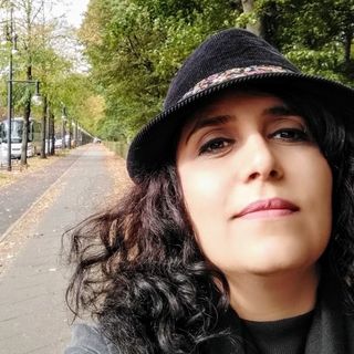La scrittrice e attivista iraniana Azam Bahrami