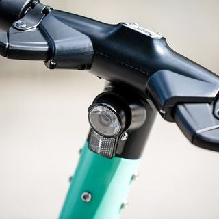 Savigliano, a processo per violenza privata dopo aver redarguito una giovane perché transitava in bicicletta sul marciapiede