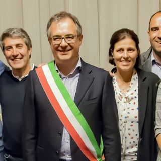 Nella foto il sindaco Marco Gallo con i componenti della giunta comunale: Ezio Donadio, Gianmichele Cismondi, Lucia Rosso, Diego Bressi e Beatrice Aimar