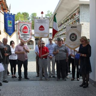 Lo scoprimento della lapide