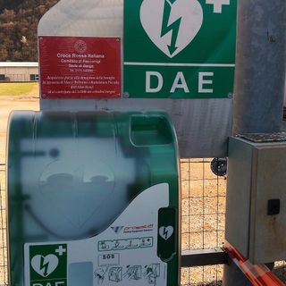 La postazione Dae che verrà inaugurata oggi pomeriggio a Barge