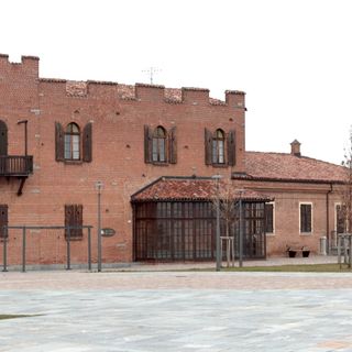 L'edificio che ospitò il celebre ristorante Belvedere di La Morra