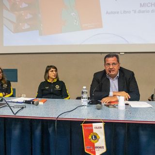 Bra: inaugurata la panchina rossa “parlante” dei Lions contro la violenza sulle donne [FOTO]