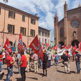 La manifestazione dei sindacati ad Alba