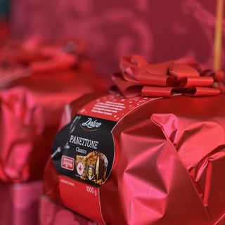 Il panettone solidale della Croce Rossa di Cuneo per acquistare un mezzo per trasporto disabili