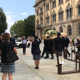 L'ultimo saluto a Elia, Nicolò, Camilla e Samuele: oggi è il giorno del lutto cittadino a Cuneo e Fossano
