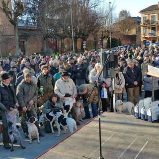 Il singolare raduno canalese in un'immagine tratta dal nostro archivio