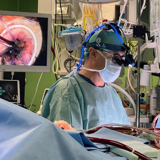 Alla Cardiochirurgia del S. Croce e Carle di Cuneo un caschetto con telecamera per gli interventi mini invasivi