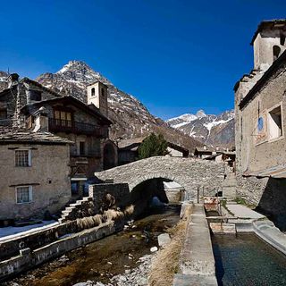 Uno scorcio su Chianale, borgo dell'alta Valle Varaita