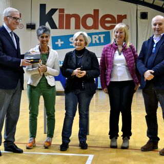 Il Panathlon di Bra ha donato un defibrillatore al palazzetto dello sport