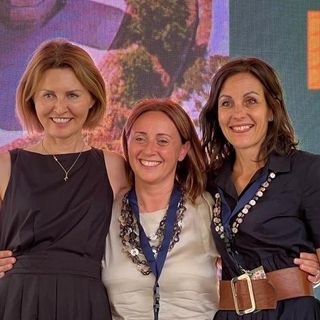 Con la sindaca di Andria Giovanna Bruno per il passaggio del testimone (da sinistra Sara Tomatis, Giovanna Bruno, Cristina Clerico)