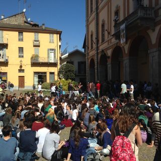 Zecche al De Amicis di Cuneo: gli studenti in corteo manifestano la propria preoccupazione