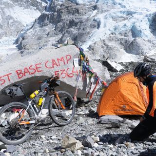 Omar Di Felice al teatro Toselli e presenta il suo docufilm “La linea di confine”