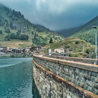 La diga di Pontechianale in un'immagine di repertorio