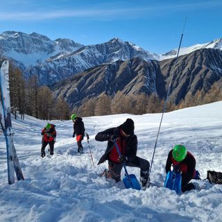 Soccorso in valanga, esercitazione per i tecnici speleologici del CNSAS piemontese