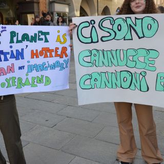 A Cuneo torna il corteo del Fridays For Future: &quot;Serve giustizia, sociale e climatica&quot; [VIDEO E FOTO GALLERY]