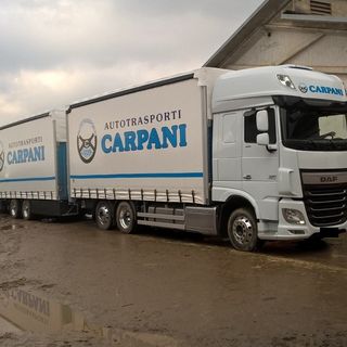 Il tir carico di fieno