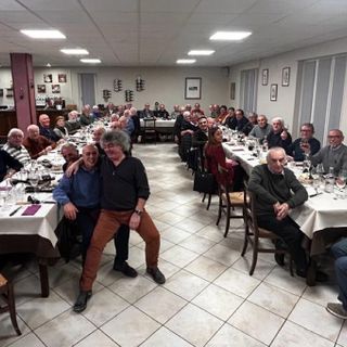 Un momento della cena tenuta al ristorante “Sagrinte nen”