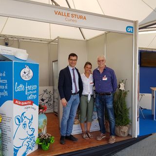 Degustazioni di latte fresco e panna montata del marchio "Valle Stura"