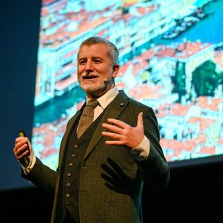 Giovanni Carlo Federico Villa  arriva al Teatro Sociale di Alba  con una grande conferenza  su Lorenzo Lotto con Fondazione Crc