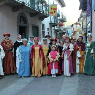 Il Gruppo storico sfila a Vernante