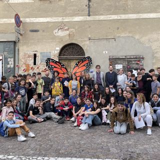 &quot;Dire, fare, baciare&quot;: Carrù diventa la città della poesia con un itinerario creato dagli studenti [FOTO E VIDEO]