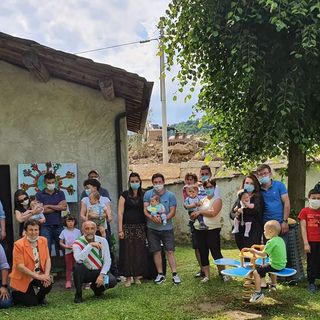 Rifreddo: la festa dell'albero riporta in paese la socialità dopo un anno di pandemia