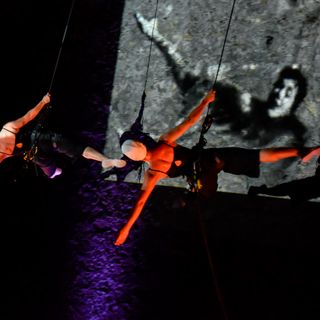 Domani a Cuneo si accende la stella cometa sul faro della stazione Domani a Cuneo si accende la stella cometa sul faro della stazione