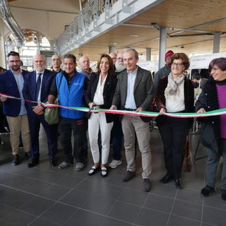 Il taglio del nastro Il taglio del nastro