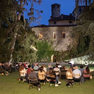 L'ultimo tramonto d'estate nel parco del castello della manta
