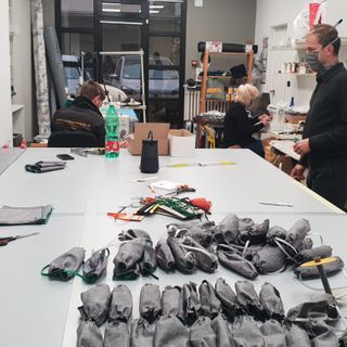 Cuneo, riconversione aziendale ai tempi del Covid19: da tende pregiate a preziose mascherine (VIDEO)