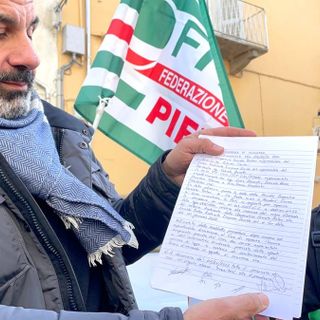A Mondovì la protesta degli addetti alla raccolta rifiuti: in piazza per la mancata applicazione del contratto di categoria