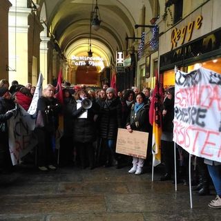 Uno scatto dalla manifestazione di ieri a Torino - foto da Torinoggi