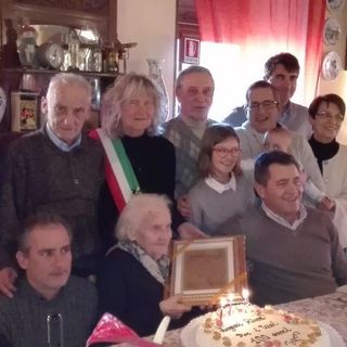 Marsaglia: tutta la comunità in festa per i 100 anni di "Rina" Baglione