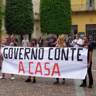 Cuneo: sesto sabato di protesta delle mascherine tricolori contro il governo Conte