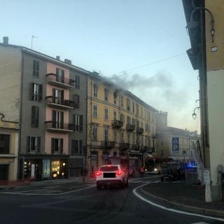 Mondovì, fumo da un alloggio di Breo già interessato da un incendio: vigili del fuoco sul posto