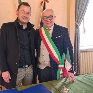 Moretta conferisce la cittadinanza italiana a Mhill Xhuxhi, originario dell'Albania