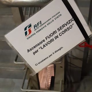 Fossano: stazione ancora bersaglio dei vandali. Bagni ripetutamente distrutti