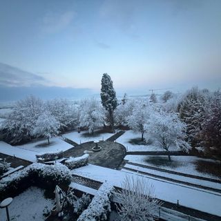 Il risveglio sotto la prima neve dell'inverno: Cuneo è &quot;da favola&quot;