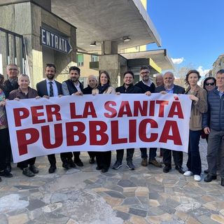 Ieri il presidio del Partito Democratico all'ospedale Santa Croce