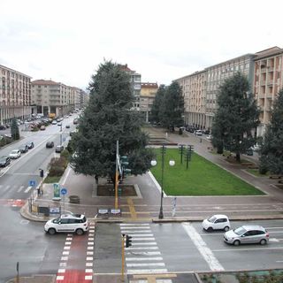 Abito in piazza Europa da 38 anni e sono favorevole al rifacimento della piazza