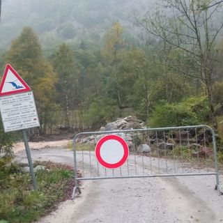 Strada chiusa ponte Rovine sp 301 (fot Settore Viabilità Provincia)