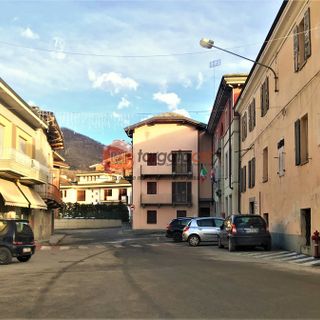 Via Barge a Paesana dopo la rimozione del cantiere