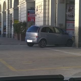 Parcheggi selvaggi a Cuneo, dove è finito il buon senso?