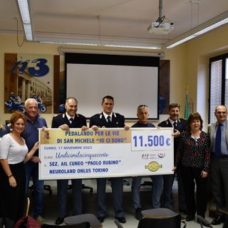 "Pedalando sulle vie di san Michele": la Polizia consegna assegno di 11.500 euro ad Ail e Neuroland